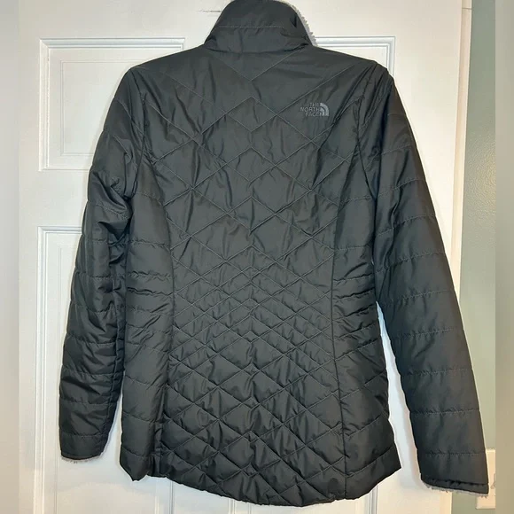 The North Face Women’s Reversible Jacket - Picture 2 of 4